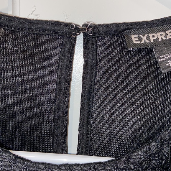 NWT. Express Textured Tank Top. Zip on Side. - Picture 4 of 7